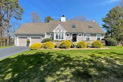 12 Hogan Dr, Mashpee, MA 02649 photo 1