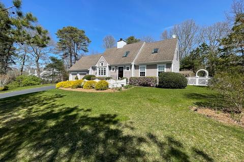 12 Hogan Dr, Mashpee, MA 02649 photo 2