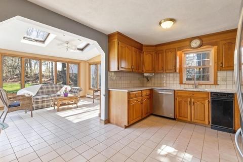 8 Wakefield St, Reading, MA 01867 photo 14