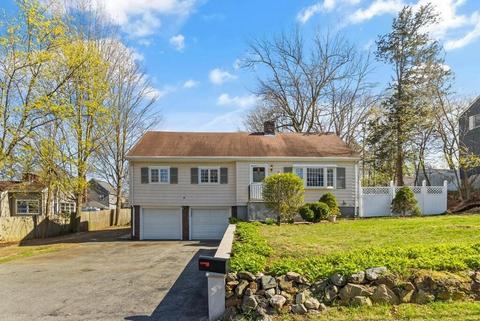 8 Wakefield St, Reading, MA 01867 photo 1