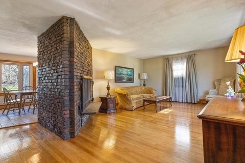8 Wakefield St, Reading, MA 01867 photo 5