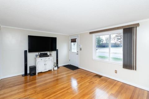 11 Watling St, Springfield, MA 01104 photo 6