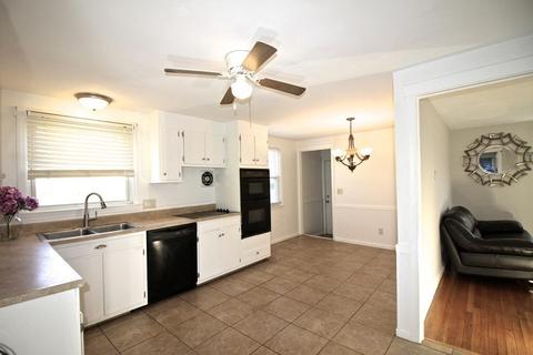 185 Louis Rd, Springfield, MA 01118 photo 4