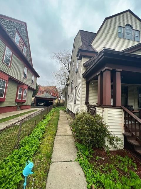 131 Yale St, Springfield, MA 01109 photo 2