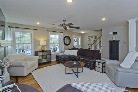 136 Barrington Dr, Springfield, MA 01129 photo 3