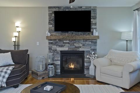 136 Barrington Dr, Springfield, MA 01129 photo 4