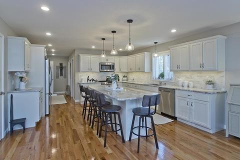 136 Barrington Dr, Springfield, MA 01129 photo 5