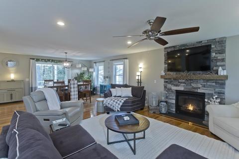 136 Barrington Dr, Springfield, MA 01129 photo 2