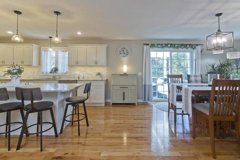 136 Barrington Dr, Springfield, MA 01129 photo 8