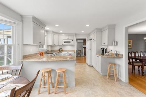 36 Crestview Dr, Millis, MA 02054 photo 9
