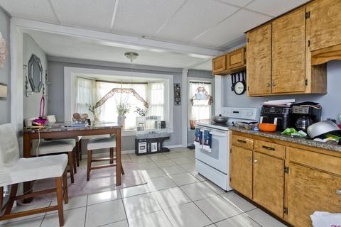 56 Florence St, Springfield, MA 01105 photo 7