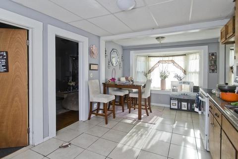 56 Florence St, Springfield, MA 01105 photo 6