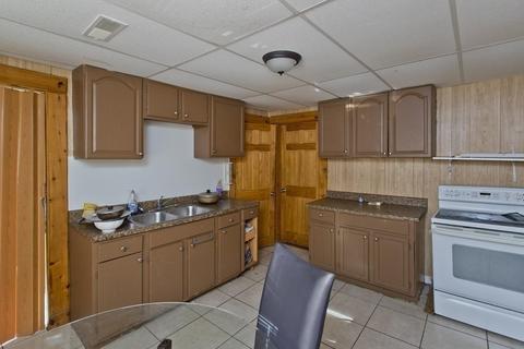56 Florence St, Springfield, MA 01105 photo 14