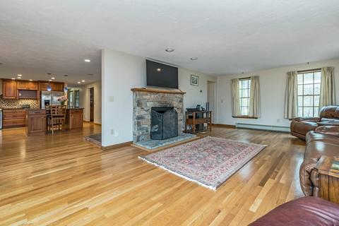 139 South St, Upton, MA 01568 photo 8