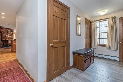139 South St, Upton, MA 01568 photo 5