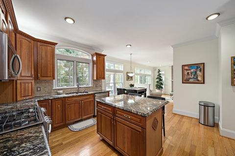 25 Franklin St, Canton, MA 02021 photo 8
