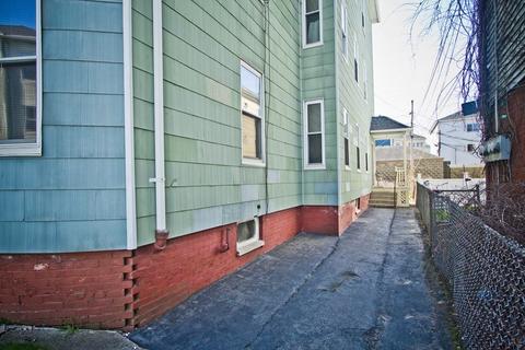 31 Suffield St, Worcester, MA 01610 photo 4