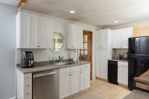 155 Spring St, Hanover, MA 02339 photo 4