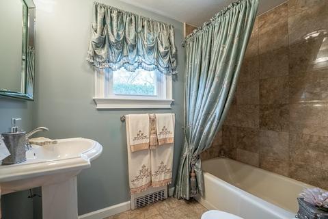 11 Ashbrook St, Springfield, MA 01118 photo 17