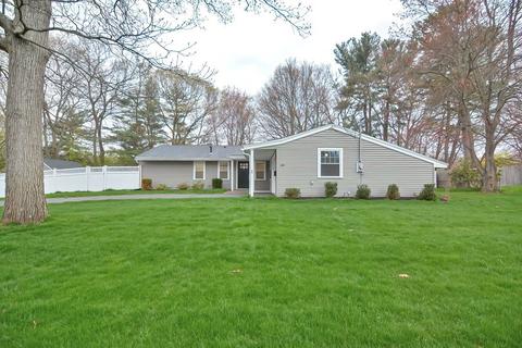 20 Trinity St, Danvers, MA 01923 photo 2