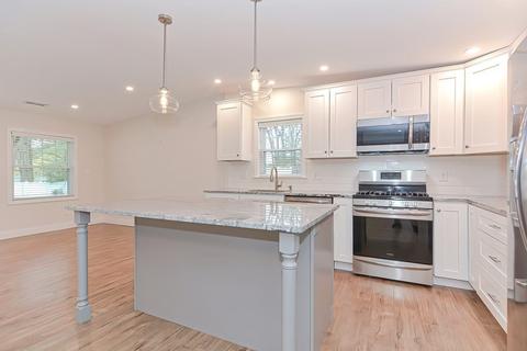 20 Trinity St, Danvers, MA 01923 photo 7
