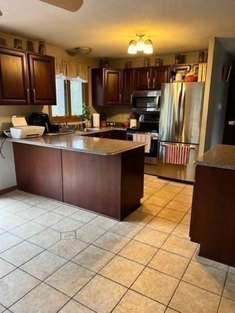 37 Greentree Cir, Springfield, MA 01108 photo 6