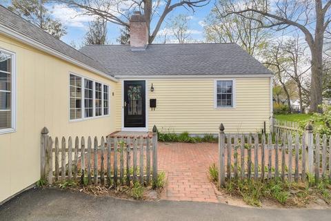15 Maxwell Pl, Springfield, MA 01118 photo 2