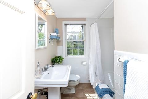 15 Maxwell Pl, Springfield, MA 01118 photo 25