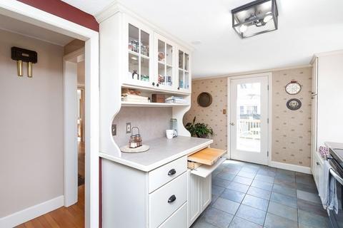 15 Maxwell Pl, Springfield, MA 01118 photo 12