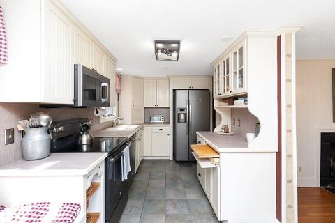 15 Maxwell Pl, Springfield, MA 01118 photo 8