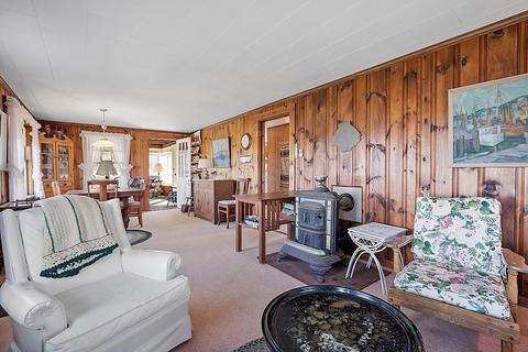 37 Coggeshall Rd, Gloucester, MA 01930 photo 5