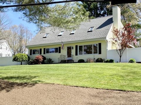 437 Maple St, Franklin, MA 02038 photo 2