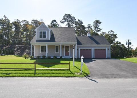 1 Laurie Anns Ln, Plymouth, MA 02360