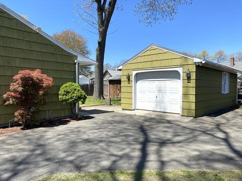 136 Stebbins St, Chicopee, MA 01020 photo 3