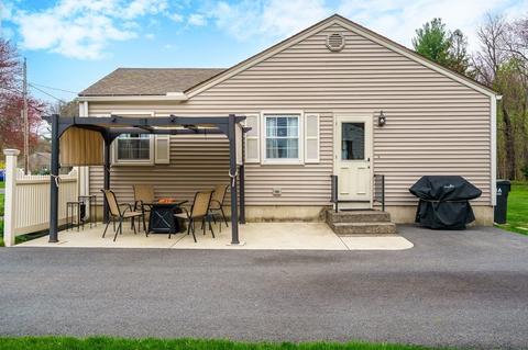 9 Keddy St, Easthampton, MA 01027 photo 4