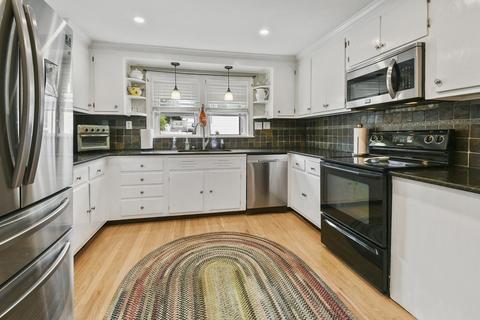 96 Angelo St, Worcester, MA 01604 photo 5