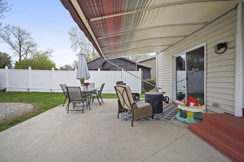 82 Wallace Ave, Chicopee, MA 01020 photo 8
