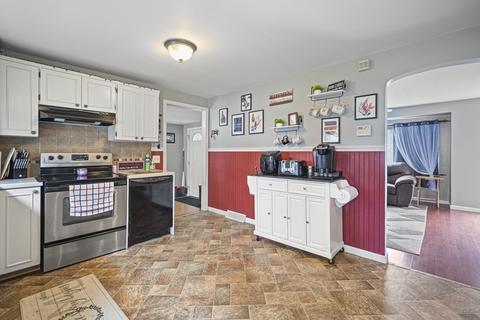 82 Wallace Ave, Chicopee, MA 01020 photo 18