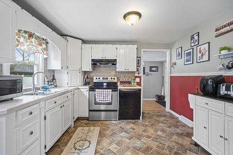 82 Wallace Ave, Chicopee, MA 01020 photo 17
