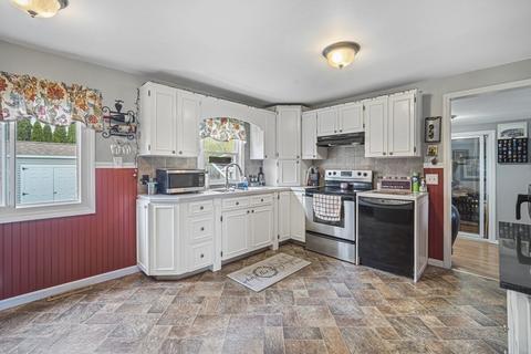 82 Wallace Ave, Chicopee, MA 01020 photo 16