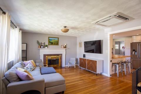 16 Bates Park Ave, Beverly, MA 01915 photo 4