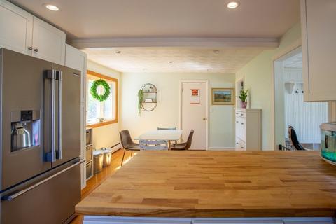 16 Bates Park Ave, Beverly, MA 01915 photo 9