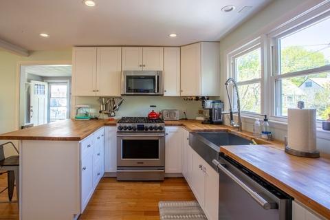 16 Bates Park Ave, Beverly, MA 01915 photo 8