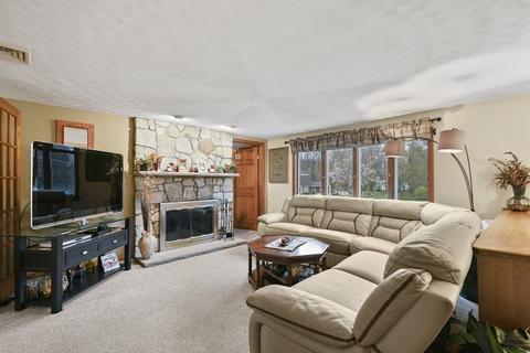 19 Heritage Rd, Sutton, MA 01590 photo 4