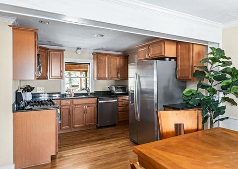 24 Lincoln St, Maynard, MA 01754 photo 3