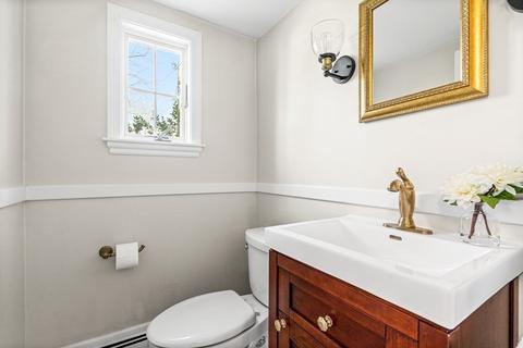 11 Trinity Ct, Wellesley, MA 02481 photo 9