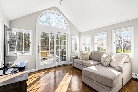 11 Trinity Ct, Wellesley, MA 02481 photo 8