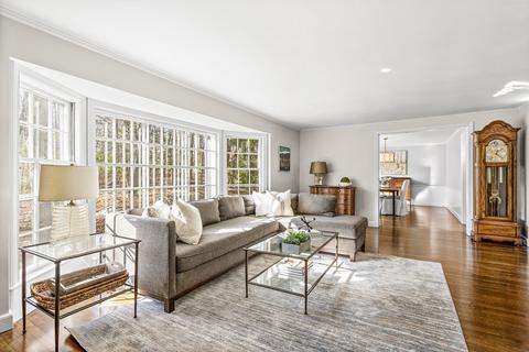 11 Trinity Ct, Wellesley, MA 02481 photo 2