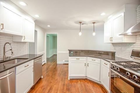 11 Trinity Ct, Wellesley, MA 02481 photo 4