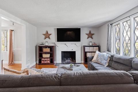 87 Circuit Rd, Dedham, MA 02026 photo 4